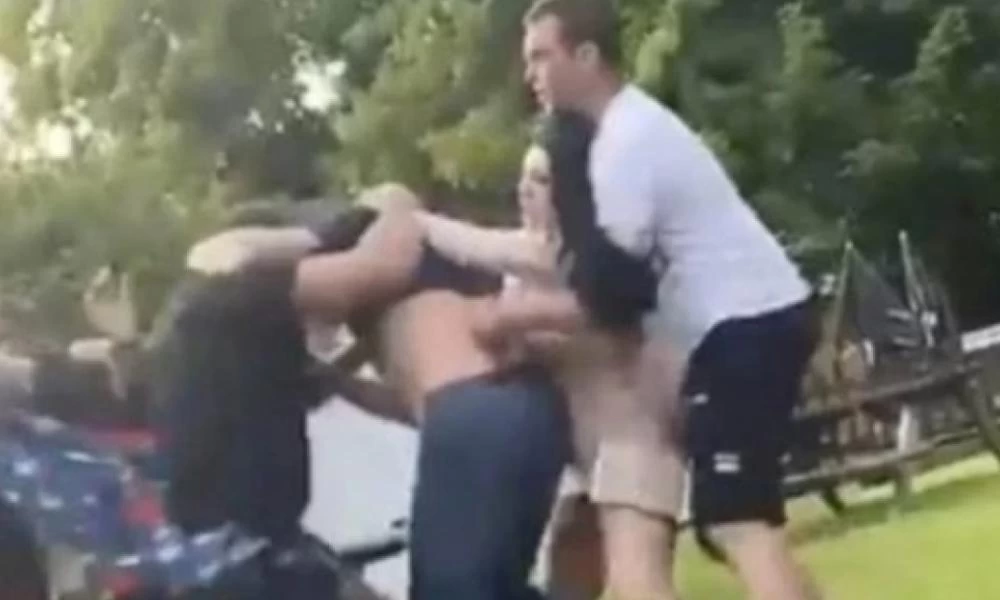 Αγγλία - Φρικιαστικός τσακωμός: Του ξερίζωσε το αυτί με το στόμα!